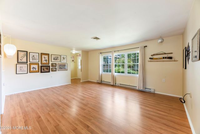 933C Thornhill Court, Lakewood, NJ 08701