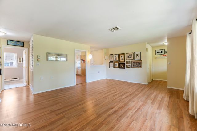 933C Thornhill Court, Lakewood, NJ 08701