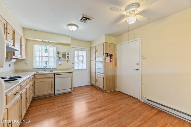 933C Thornhill Court, Lakewood, NJ 08701