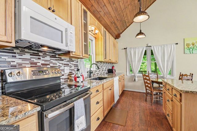 146 Chalet Village Lane, Dillard, GA 30537