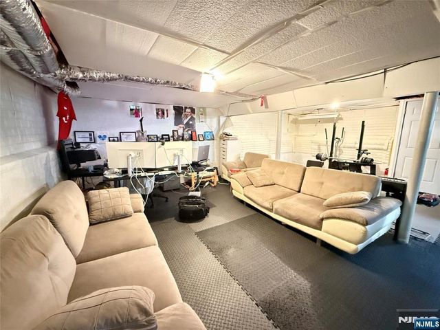 36 Cumberland Avenue, Verona, NJ 07044