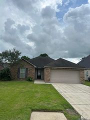 17093 Richmond Dr, Prairieville, LA 70769