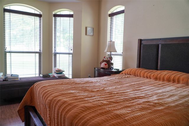 404 E Oakdale Street, Keene, TX 76059