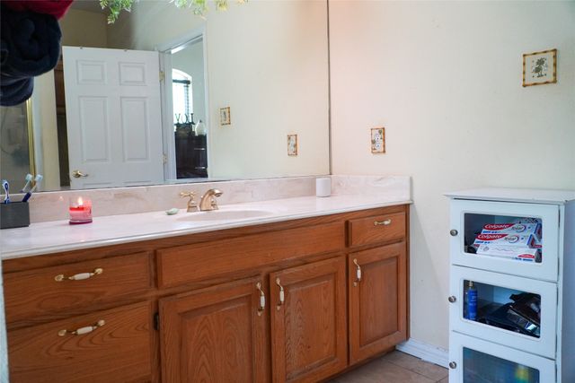 404 E Oakdale Street, Keene, TX 76059