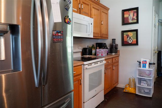 404 E Oakdale Street, Keene, TX 76059