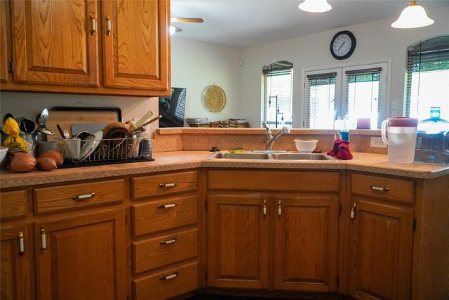 404 E Oakdale Street, Keene, TX 76059