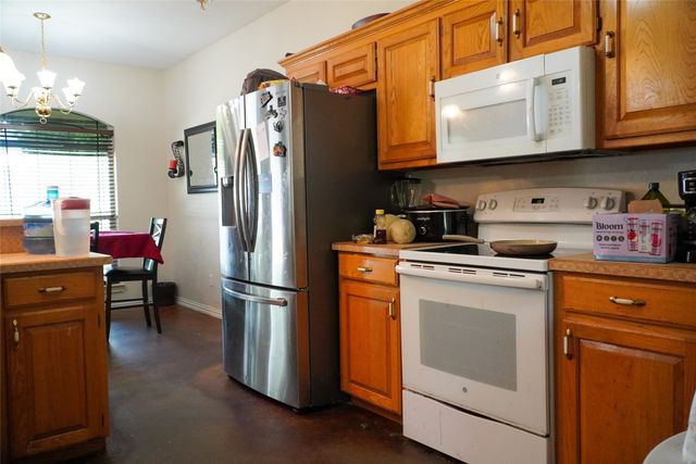 404 E Oakdale Street, Keene, TX 76059