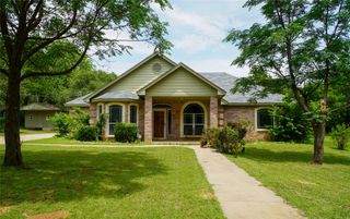 404 E Oakdale Street, Keene, TX 76059