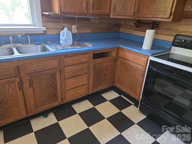 208 Mckinnish Cove Road, Asheville, NC 28806