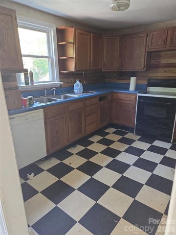 208 Mckinnish Cove Road, Asheville, NC 28806