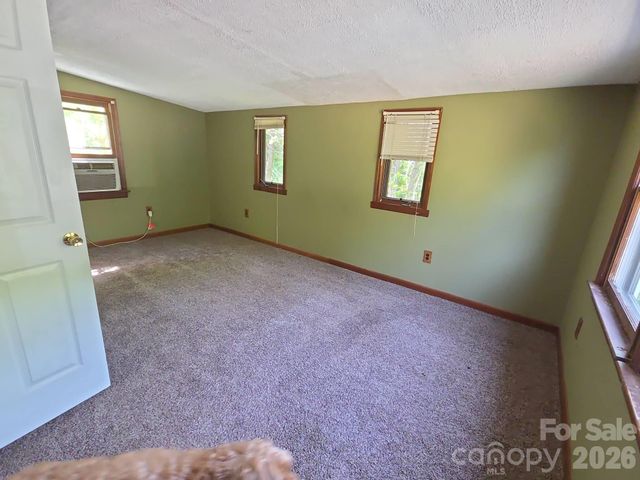 208 Mckinnish Cove Road, Asheville, NC 28806