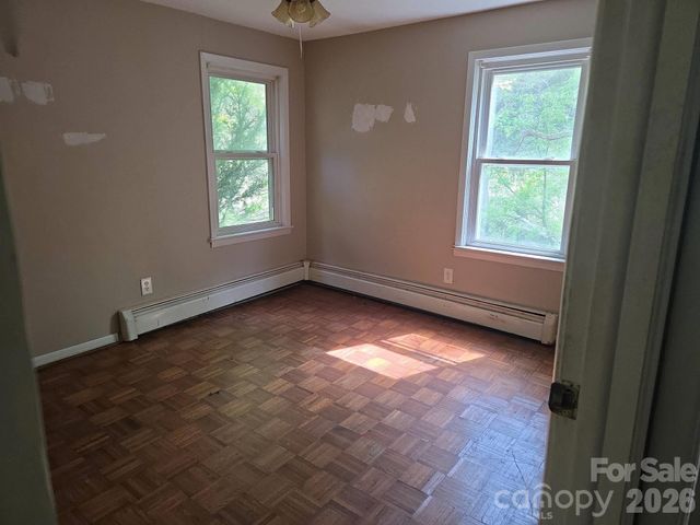 208 Mckinnish Cove Road, Asheville, NC 28806