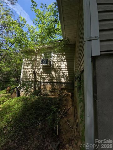 208 Mckinnish Cove Road, Asheville, NC 28806