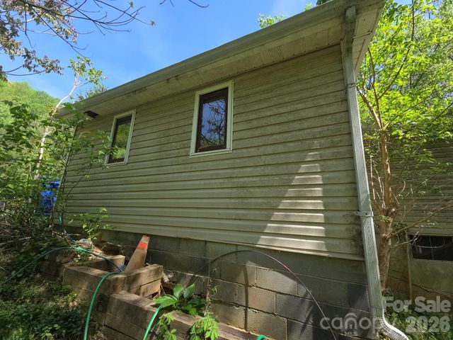 208 Mckinnish Cove Road, Asheville, NC 28806