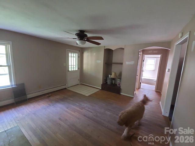 208 Mckinnish Cove Road, Asheville, NC 28806
