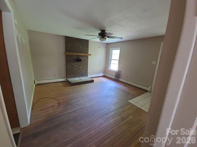 208 Mckinnish Cove Road, Asheville, NC 28806