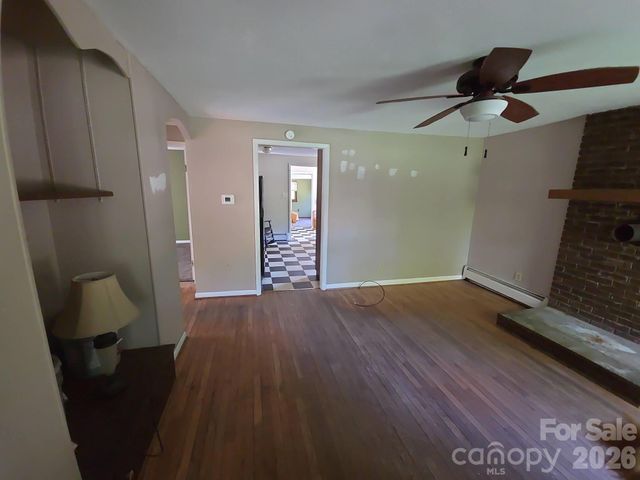 208 Mckinnish Cove Road, Asheville, NC 28806