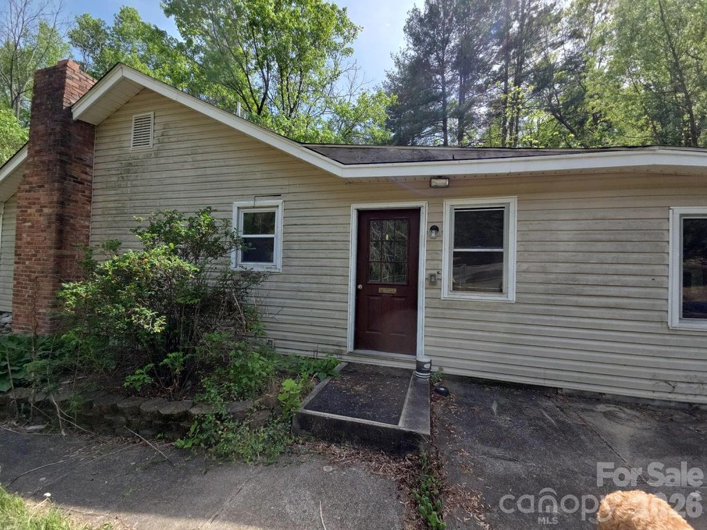 208 Mckinnish Cove Road, Asheville, NC 28806