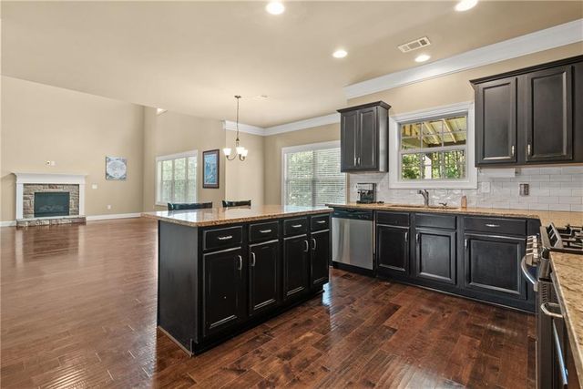 1050 Silver Thorne Drive, Loganville, GA 30052