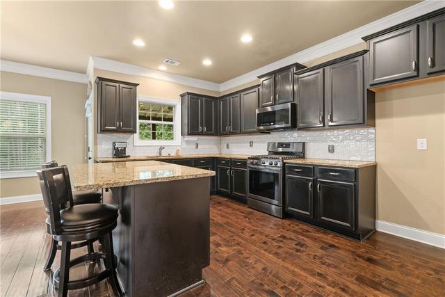 1050 Silver Thorne Drive, Loganville, GA 30052