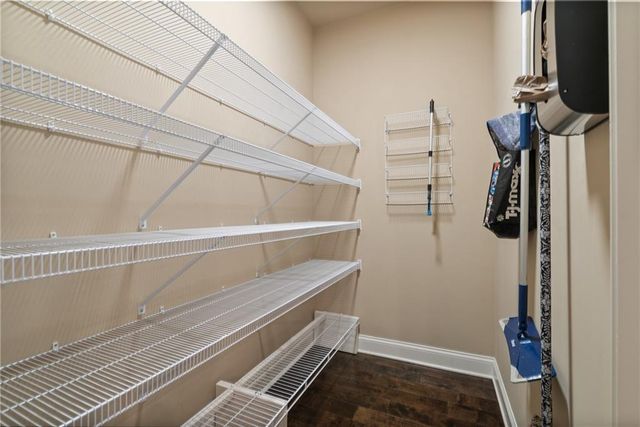 1050 Silver Thorne Drive, Loganville, GA 30052