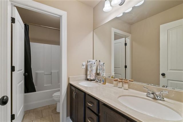 1050 Silver Thorne Drive, Loganville, GA 30052