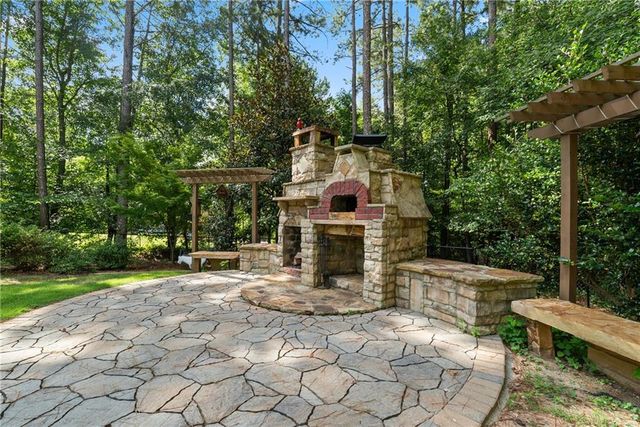 1050 Silver Thorne Drive, Loganville, GA 30052