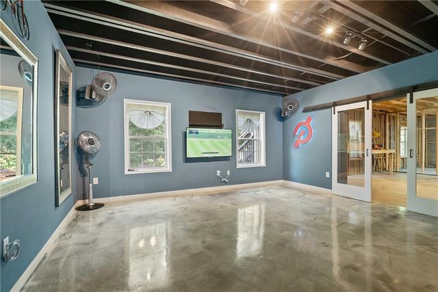 1050 Silver Thorne Drive, Loganville, GA 30052