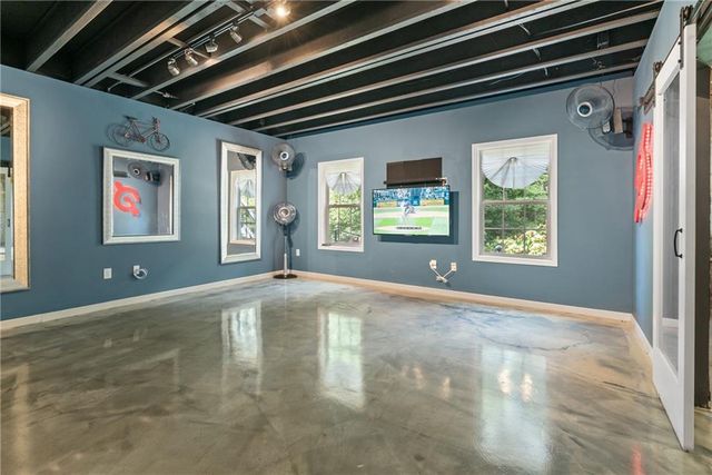 1050 Silver Thorne Drive, Loganville, GA 30052