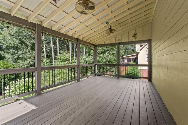 1050 Silver Thorne Drive, Loganville, GA 30052