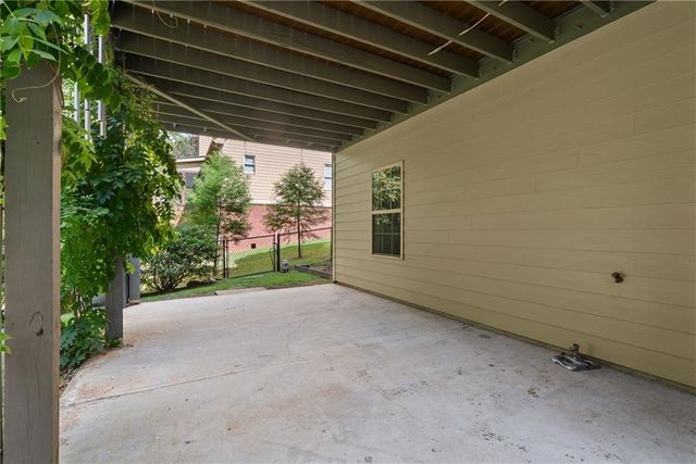 1050 Silver Thorne Drive, Loganville, GA 30052