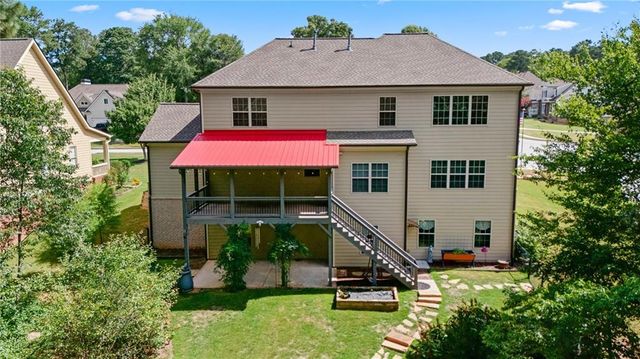 1050 Silver Thorne Drive, Loganville, GA 30052