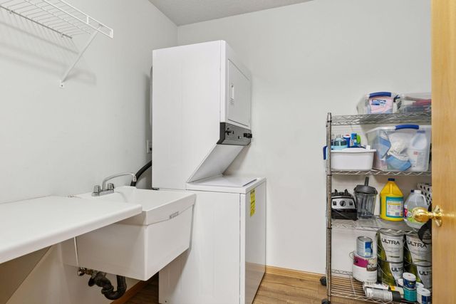 698 Monn Avenue, Vadnais Heights, MN 55127