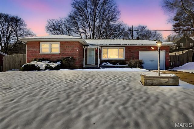 206 Longfellow Avenue, Alton, IL 62002