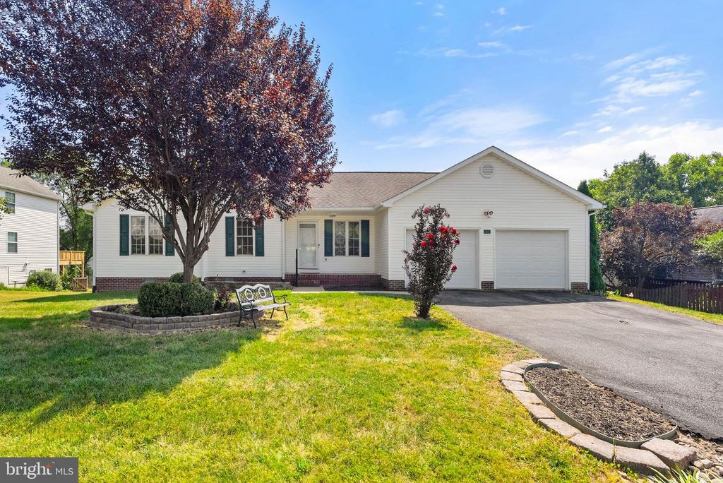 28 MOPSY CT, Ranson, WV 25438