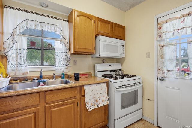 329 RAYBURN DR, San Antonio, TX 78221