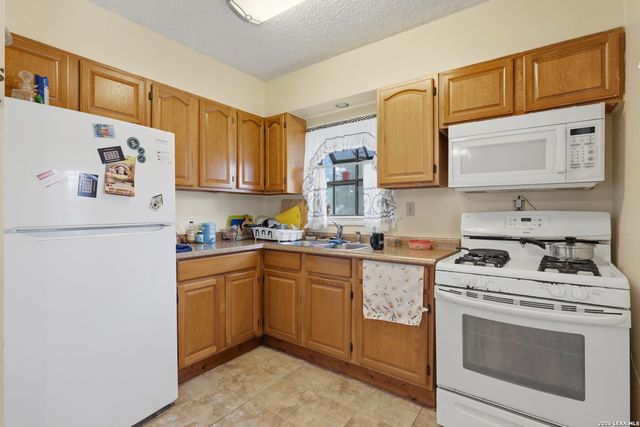 329 RAYBURN DR, San Antonio, TX 78221