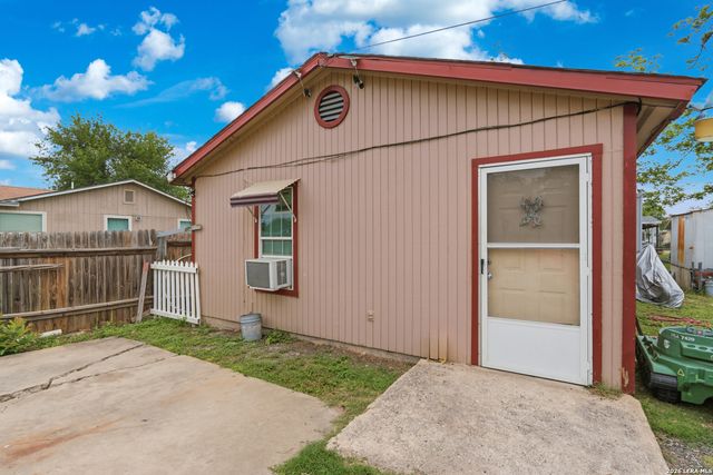 329 RAYBURN DR, San Antonio, TX 78221