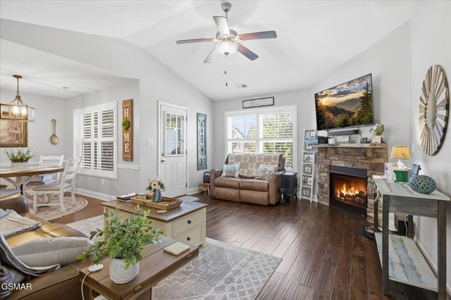 422 Larkspur Way, Sevierville, TN 37862