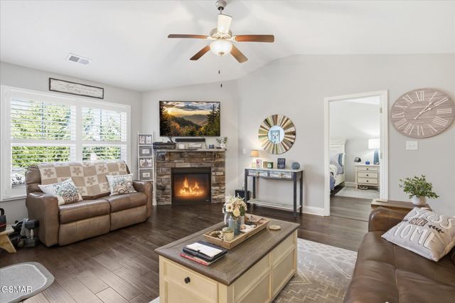 422 Larkspur Way, Sevierville, TN 37862