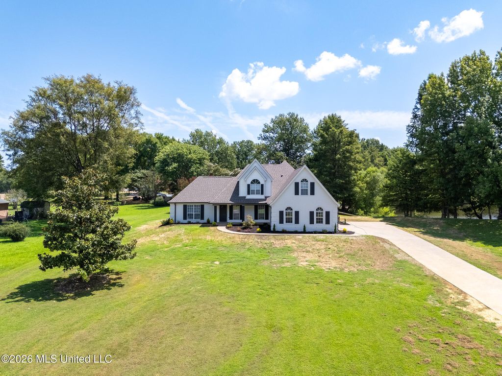 8690 Hunters Run Drive, Olive Branch, MS 38654 — exterior