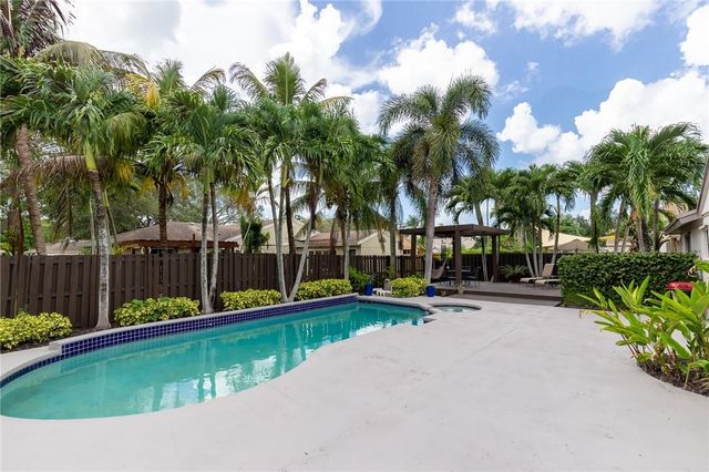 5231 SW 115th Avenue, Cooper City, FL 33330