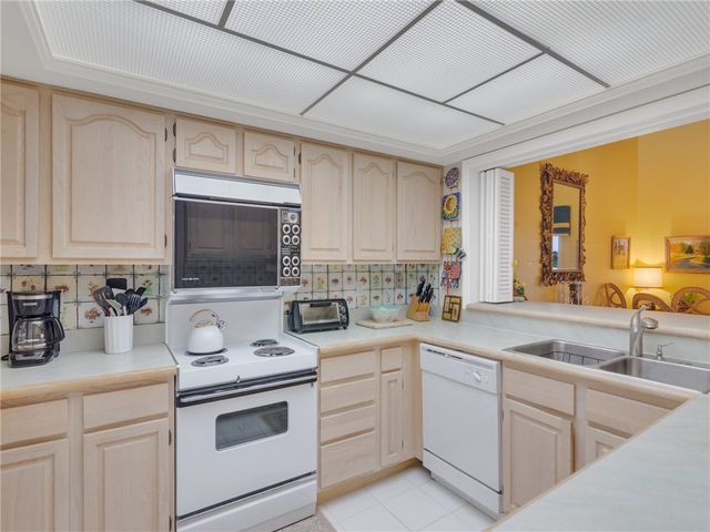 1880 Bay Road I319, Vero Beach, FL 32963
