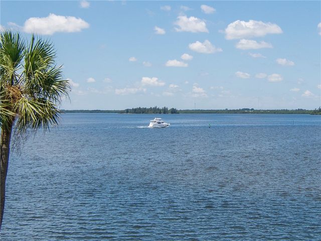 1880 Bay Road I319, Vero Beach, FL 32963