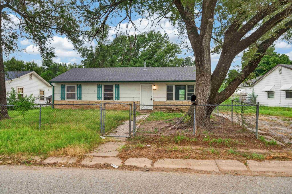 4269 S Cumberland St, Wichita, KS 67216