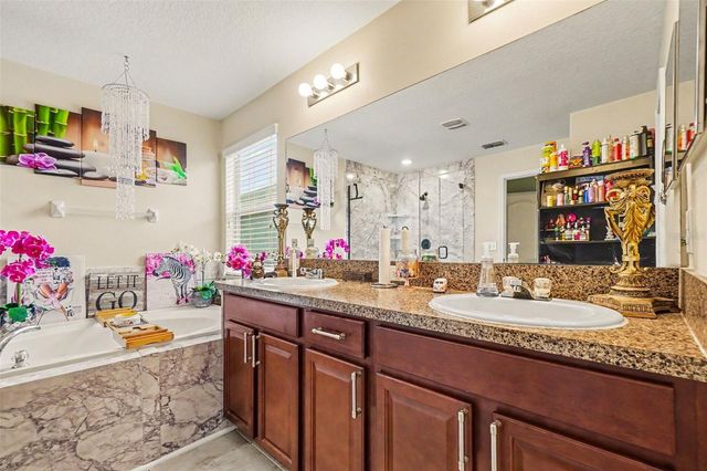 11334 VILLAS ON THE GREEN DR, Riverview, FL 33579