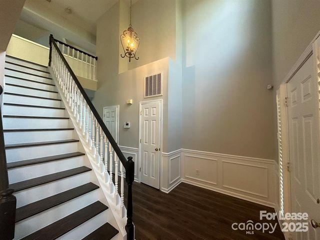 8712 Fieldcroft Drive, Charlotte, NC 28277