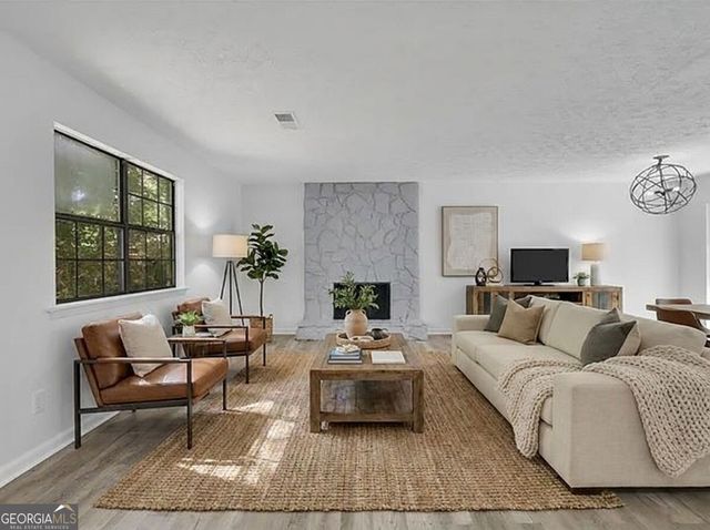 1909 Suwanee Valley Road, Lawrenceville, GA 30043
