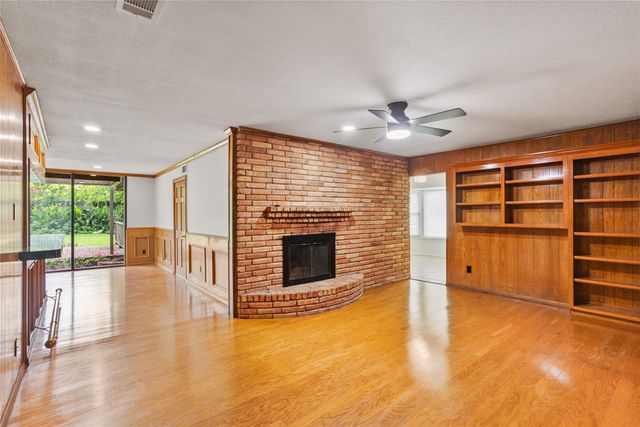 520 Circleview Drive N, Hurst, TX 76054