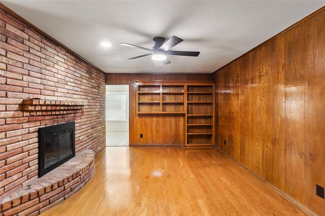 520 Circleview Drive N, Hurst, TX 76054